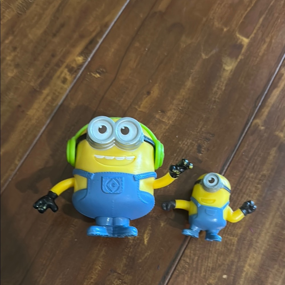 Minions McDonald’s Toy Figures Lot of 2 Despicable Me Rise of Gru